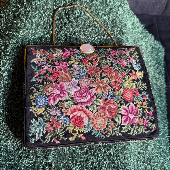 1950s Floral Embroidered Clutch - Picture 10 of 10